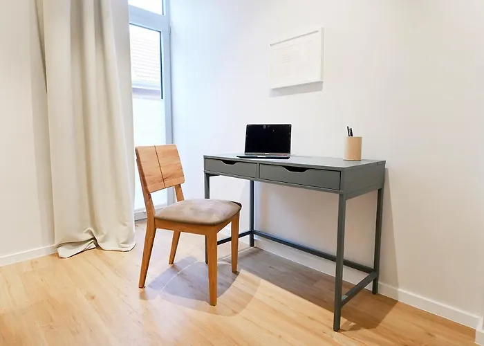 Kloeoenstuuv شقة *